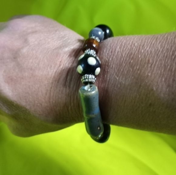 Multi color stretch beaded Bracelet clay beads silvertone accents - Picture 1 of 4